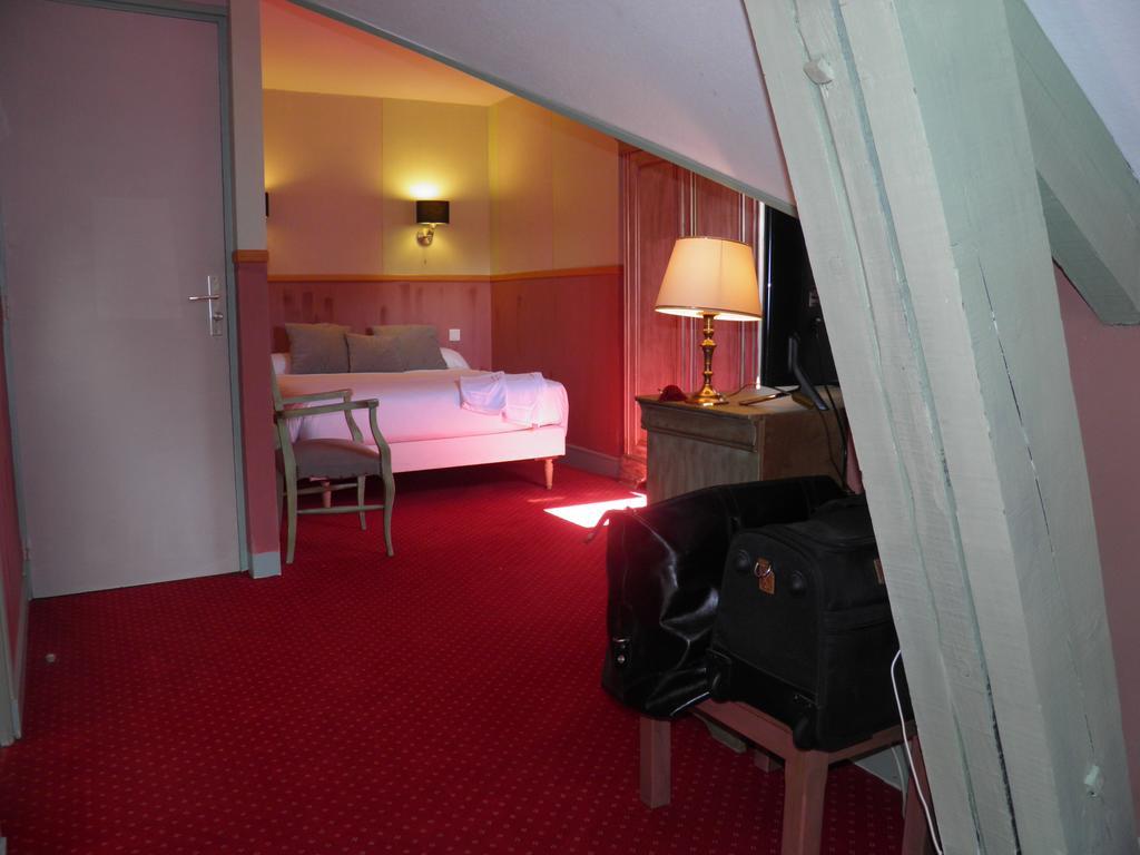Отель Le Relais De Montignac Экстерьер фото
